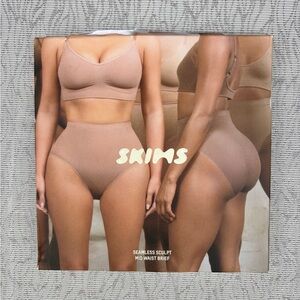 SKIMS Seamless Sculpt Mid Waist Brief - Sand